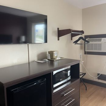 Red Roof Inn Cameron - Big television, microwave & refrigerator. No coffee maker! - Hotels Near Me - Cameron, Missouri Red Roof Inn Cameron - Big television, microwave & refrigerator. No coffee maker! - Hotels Near Me - Cameron, Missouri