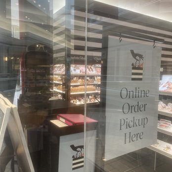 SEPHORA - No one at the online order pickup - Cosmetics & Beauty Supply Near Me - Norfolk, Virginia