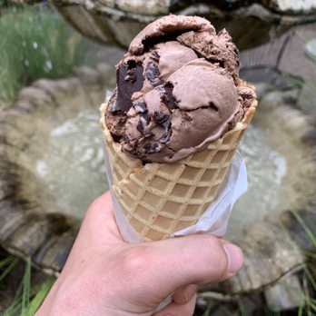 Suzy's Scoops - Tillamook Mudslide in a Waffle Cone - Ice Cream & Frozen Yogurt Near Me - Cannon Beach, Oregon
