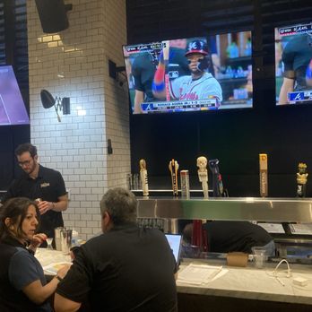 Old Town Pour House - The Loop - Sports Bars Near Me - Chicago, Illinois Old Town Pour House - The Loop - Sports Bars Near Me - Chicago, Illinois