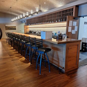 Willamette Valley Vineyards - Vancouver Waterfront - Wine tasting bar - Wine Tasting Room Near Me - Vancouver, Washington Willamette Valley Vineyards - Vancouver Waterfront - Wine tasting bar - Wine Tasting Room Near Me - Vancouver, Washington
