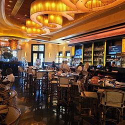 The Cheesecake Factory - Bar and inside seating