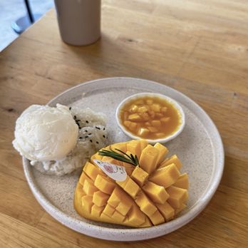 NaYa Dessert Cafe - Mango sticky rice - Desserts Near Me - San Francisco, California NaYa Dessert Cafe - Mango sticky rice - Desserts Near Me - San Francisco, California