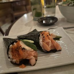 Salmon handroll Salmon handroll