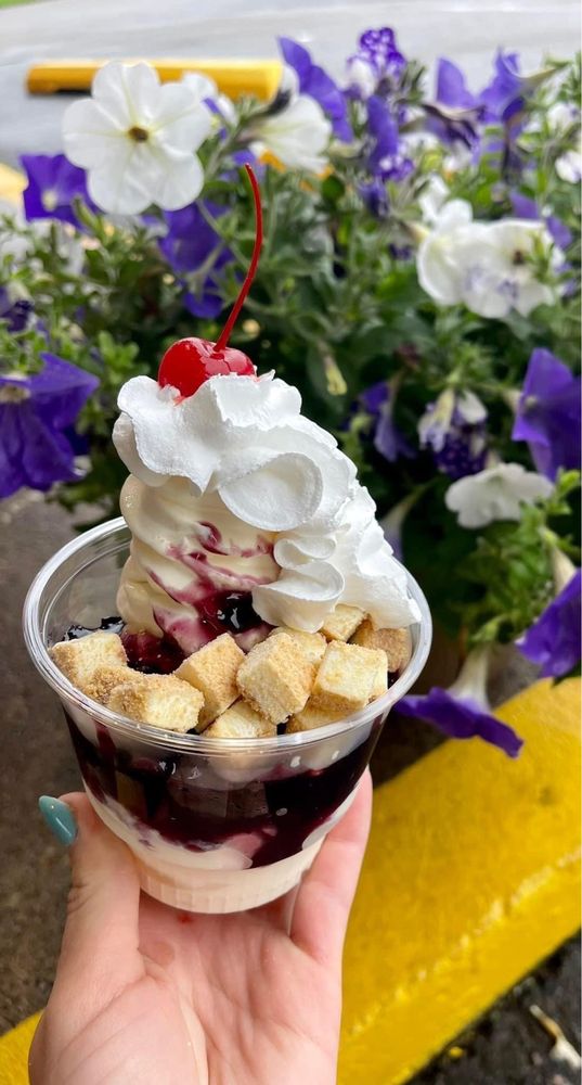 YETI’S DRIVEIN Updated September 2024 18 Photos 1010 E Wall St