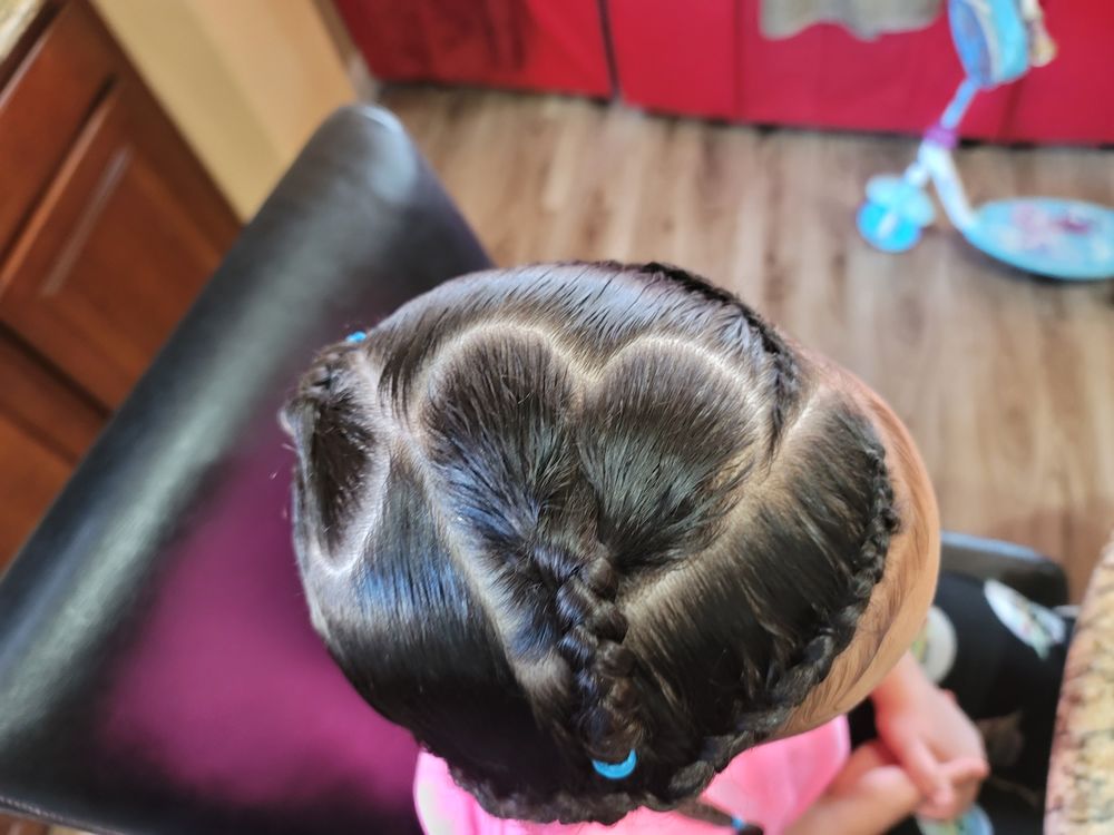 Braids By Kahla Logo