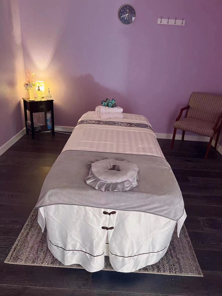 Moon Massage Logo