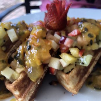 Rooster - Tropical fruit waffles - Coffee & Tea Near Me - Cancún, ROO