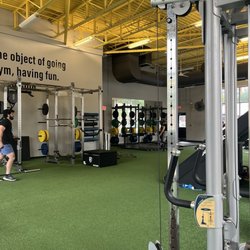 Gold's Gym - Workout area