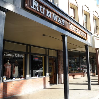 Runway Xchange - Washington St. entrance of Runway Xchange - Used, Vintage & Consignment Near Me - Sonora, California