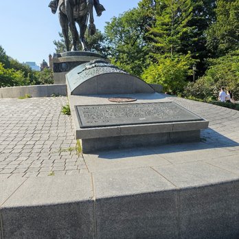 Queen's Park - King Edward VII statue - Parks Near Me - Toronto, Ontario Queen's Park - King Edward VII statue - Parks Near Me - Toronto, Ontario