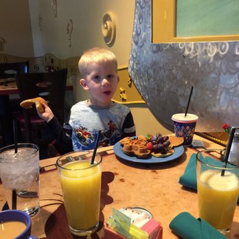 Goofy's Kitchen - American Near Me - Anaheim, California
