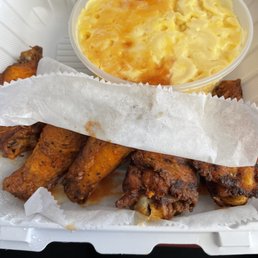 Smoked wings and mac and cheese