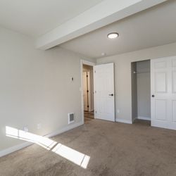 The Magnolias On Stinson - 2 Bed / 1 Bath - Deluxe - 950 Sq Ft