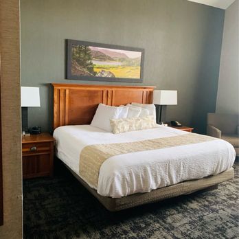 Casper C'mon Inn - weird pillow arrangement upon arrival // c'mon inn // casper, wy // 2024 - Hotels Near Me - Evansville, Wyoming Casper C'mon Inn - weird pillow arrangement upon arrival // c'mon inn // casper, wy // 2024 - Hotels Near Me - Evansville, Wyoming