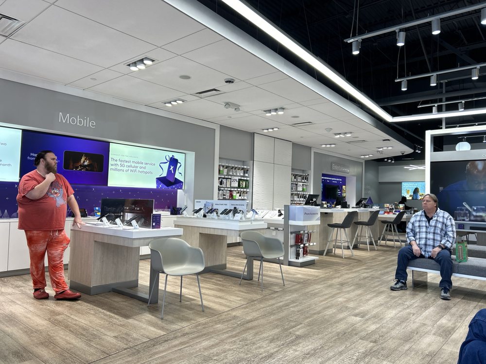 XFINITY STORE BY COMCAST with 19 real customer photos Updated August 2024 16 Reviews 222