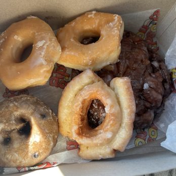 Gibson's Donuts - Donut sampler - Donuts Near Me - Memphis, Tennessee