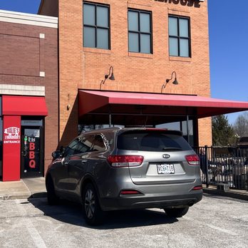 Dalie's Smokehouse - Outside - Barbeque Near Me - Valley Park, Missouri