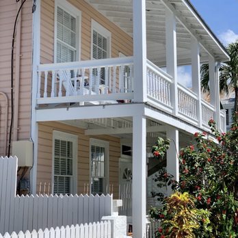 The Douglas House - Our room above with balcony - Vacation Rentals Near Me - Key west, Florida The Douglas House - Our room above with balcony - Vacation Rentals Near Me - Key west, Florida