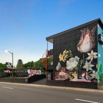 Hotel McCoy - Murals Galore. - Hotels Near Me - Pullman, Washington Hotel McCoy - Murals Galore. - Hotels Near Me - Pullman, Washington