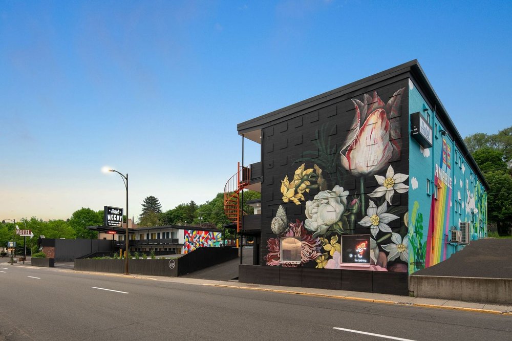 HOTEL MCCOY Updated August 2024 39 Photos & 17 Reviews 455 SE