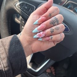 L A Nails