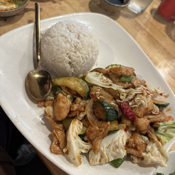 Hidden Dumpling House - Szchuen chicken - Chinese Near Me - Elk Grove, California