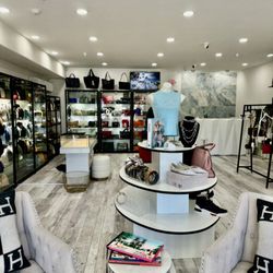 Carolines Fashion Luxuries