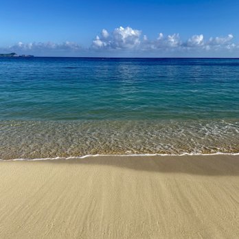 Lanikai Beach - Shallow waves - Beaches Near Me - Kailua, Hawaii Lanikai Beach - Shallow waves - Beaches Near Me - Kailua, Hawaii