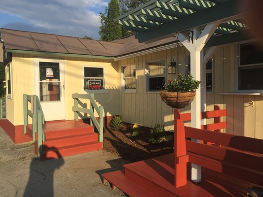 Creek House Diner by null