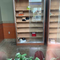 The Cigar Haven - Not the way a humidor is supposed to look. :(
