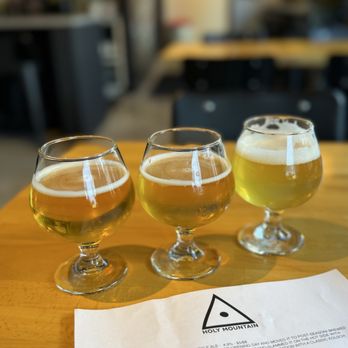 Holy Mountain Brewing - 6 oz pours - Breweries Near Me - Seattle, Washington Holy Mountain Brewing - 6 oz pours - Breweries Near Me - Seattle, Washington
