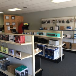 D-Best Technologies - Inside the store