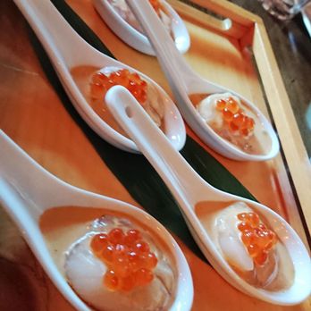 Guu Izakaya Toronto - Scallop sashimi with salmon roe - Japanese Near Me - Toronto, Ontario
