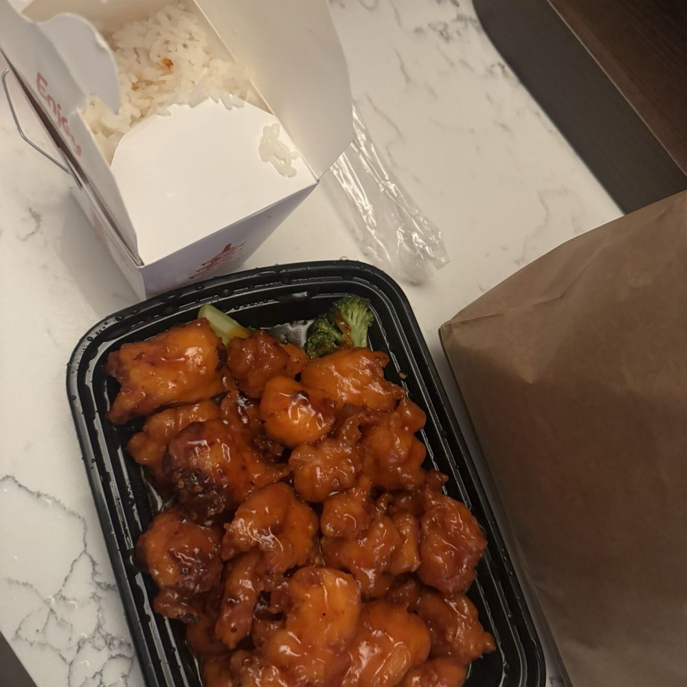 China Town - General Tso chicken, broccoli and white rice - Thai Near Me - Nashville, Tennessee China Town - General Tso chicken, broccoli and white rice - Thai Near Me - Nashville, Tennessee