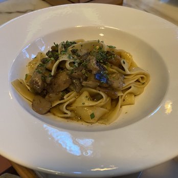 Lamassa - Handmade papparadelle with mushrooms in a black truffle sauce - Italian Near Me - Estoril, 11