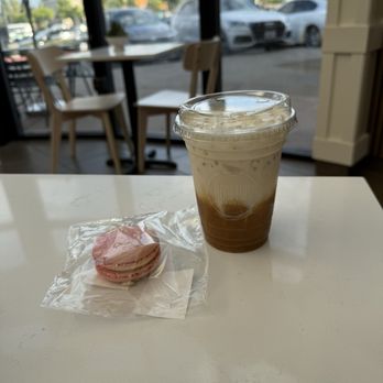 Rooftop Coffee Tea & Macarons - Banana bread latte and macaroon - Macarons Near Me - Roseville, California