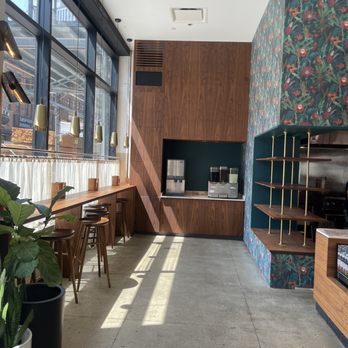 Quality Greens Kitchen - Seating - New American Near Me - Brooklyn, New York