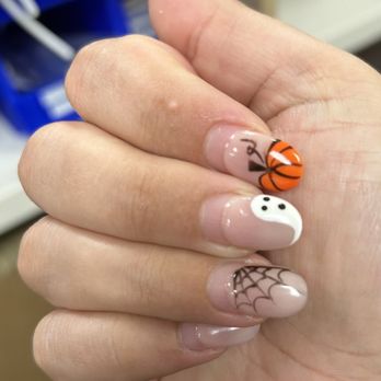 Levon Nail Lounge - Nail Salons Near Me - Upland, California