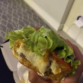 Pop Art Café - Vegan burger with vegan cheese and caramelized onions - Cafes Near Me - Foz do Iguaçu, Puerto Rico Pop Art Café - Vegan burger with vegan cheese and caramelized onions - Cafes Near Me - Foz do Iguaçu, Puerto Rico