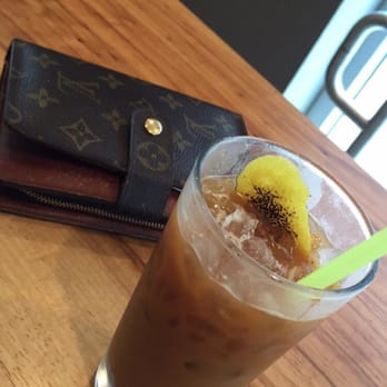 Houndstooth Coffee - Centro Americano, love the presentation, love the flavor! - Coffee & Tea Near Me - Austin, Texas Houndstooth Coffee - Centro Americano, love the presentation, love the flavor! - Coffee & Tea Near Me - Austin, Texas