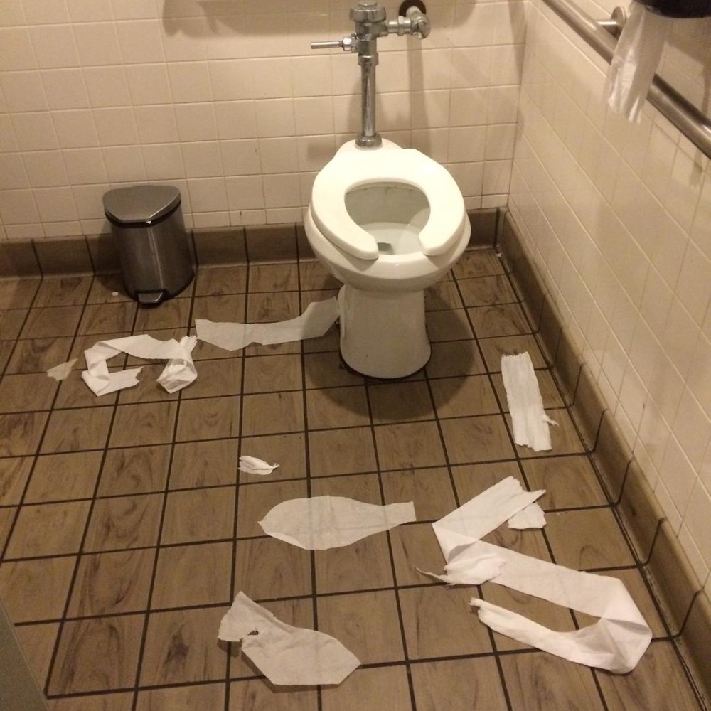 Taco Bell - Women's restroom - urine on the seats, toilet paper on the floor, and no soap to wash your hands - Fast Food Near Me - Seaside, Oregon