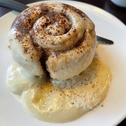 Delicious warm cinnamon roll Delicious warm cinnamon roll