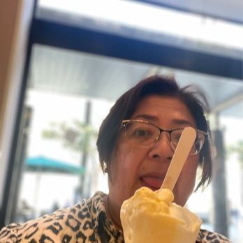 Dino - I can't take a decent selfie but hope you see how I enjoyed my cone - Cafeteria Near Me - Zaragoza, Z