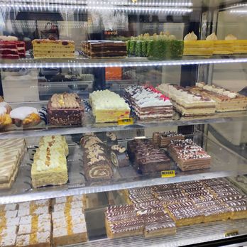 Pâtisserie Jouri - Baked goods - Bakeries Near Me - Laval, Quebec