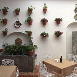 Gourmet Ibérico - Lovely interior reflective of the Calleja de las Flores