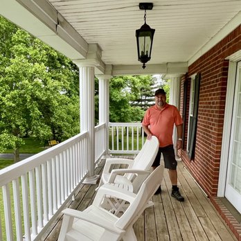 Spongie Acres Bed & Breakfast - Private balcony off of our suite. - Bed & Breakfast Near Me - Bowling Green, Kentucky