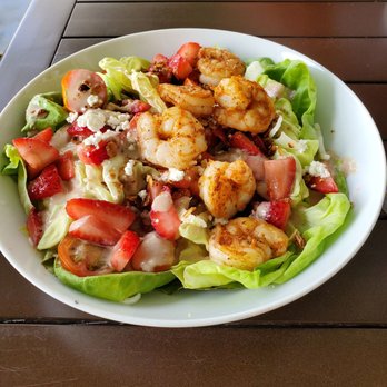 The Players’ Pub - Local strawberry salad with shrimp - American Near Me - Kiawah Island, South Carolina The Players’ Pub - Local strawberry salad with shrimp - American Near Me - Kiawah Island, South Carolina