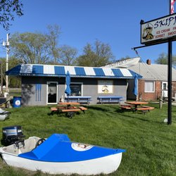 Skipper’s - Skipper's is your one stop shop for delicious treats in Monticello, IN