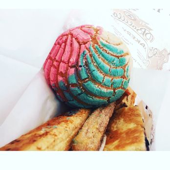 El Bolillo Bakery - Conchita del unicornio - Bakeries Near Me - Houston, Texas